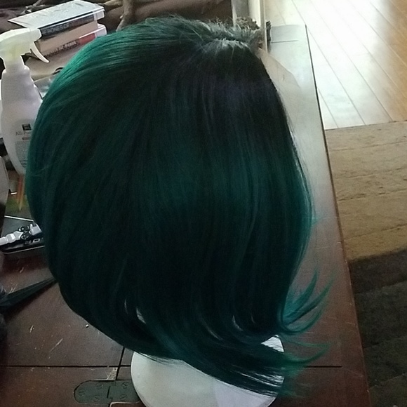 Evahair green/black Bob lace front synthetic wig - Picture 4 of 5